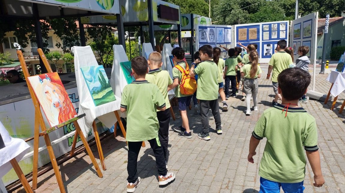 Mustafa Keskin İlkokulunun 19 Mayıs Atatürk'ü Anma, Gençlik ve Spor Bayramı Resim Sergisi Gezisi